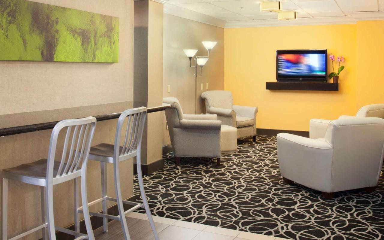 Hotel Doubletree By Hilton Springdale Extérieur photo