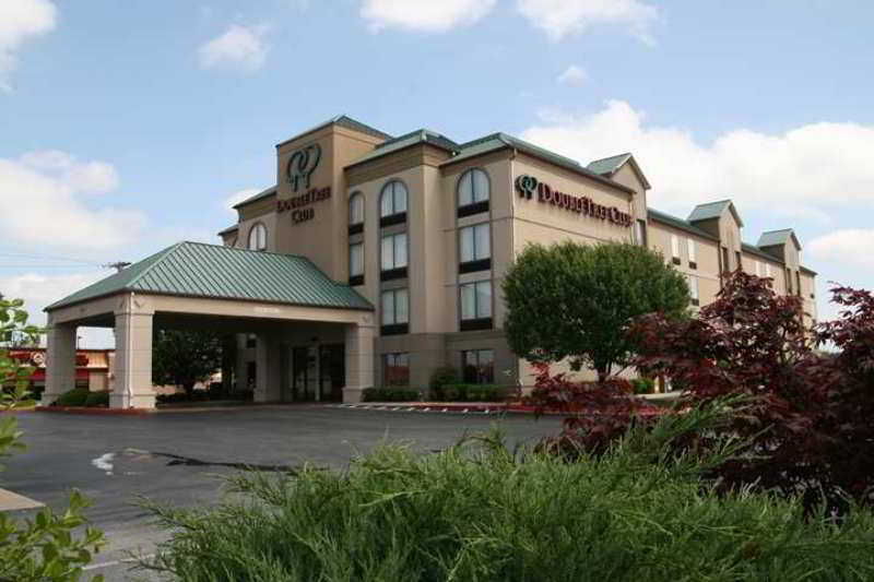 Hotel Doubletree By Hilton Springdale Extérieur photo